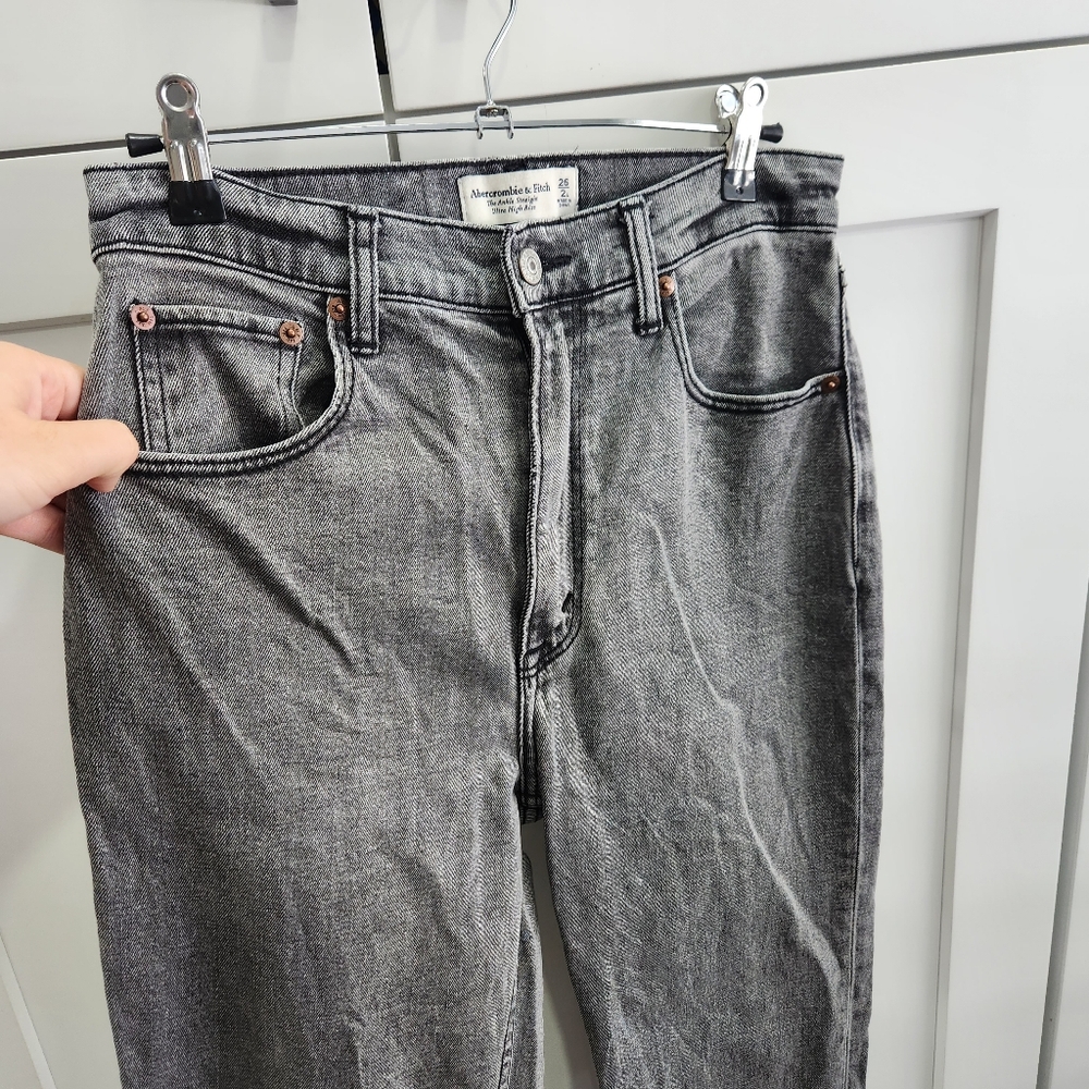 Abercrombie & Fitch The Ankle Straight Ultra High Rise Jeans Gray Wash Size 26 - Picture 4 of 9